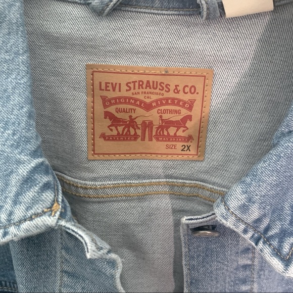 NWT Levi’s jean jacket in a size 2x - Picture 3 of 3